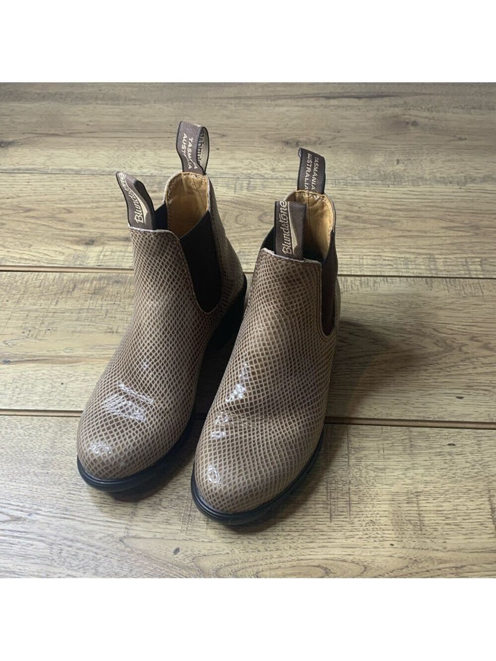 Women’s Blundstone Chelsea Heeled Boots Size 6.5